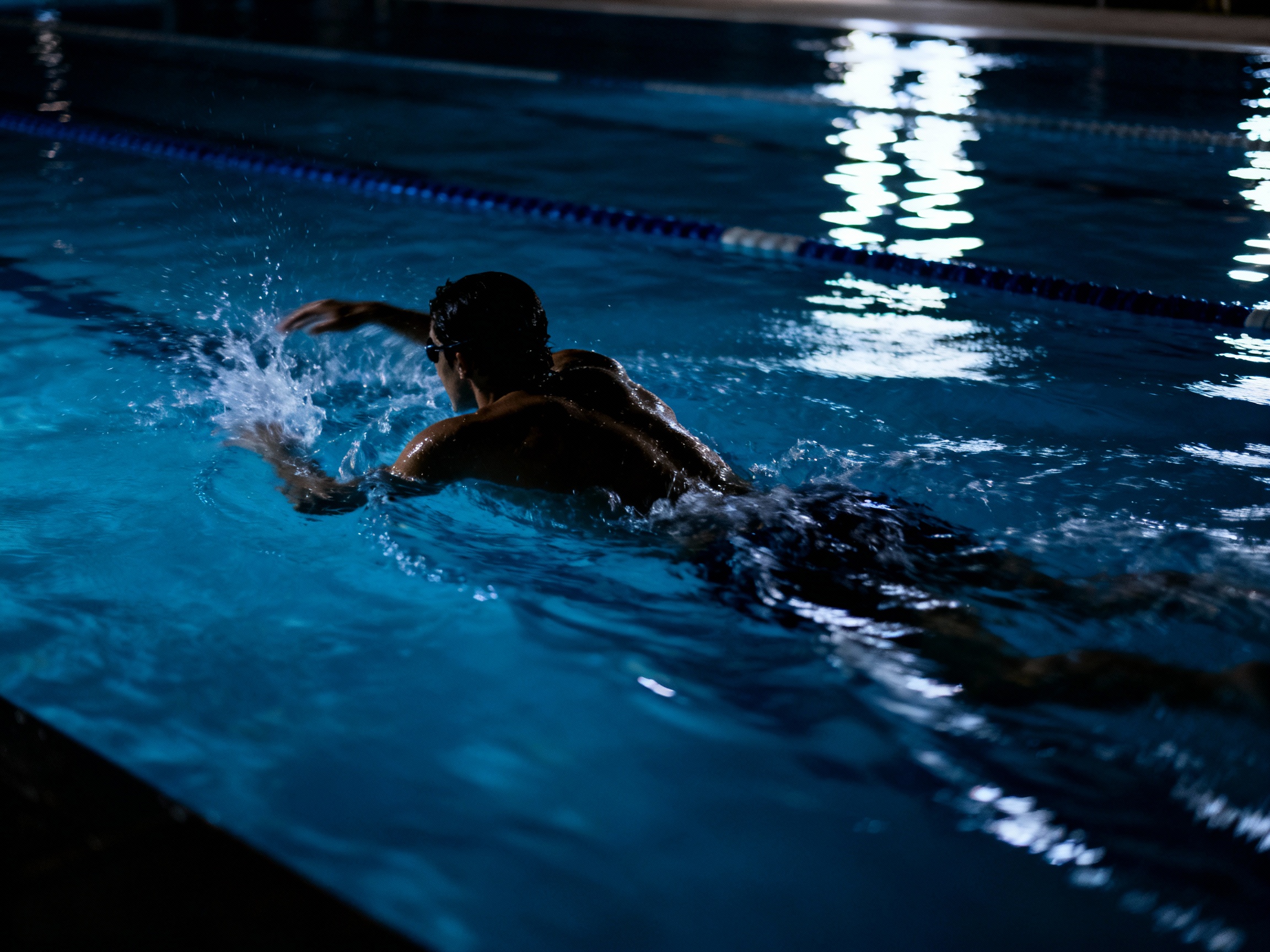 Alberca con nado contracorriente
